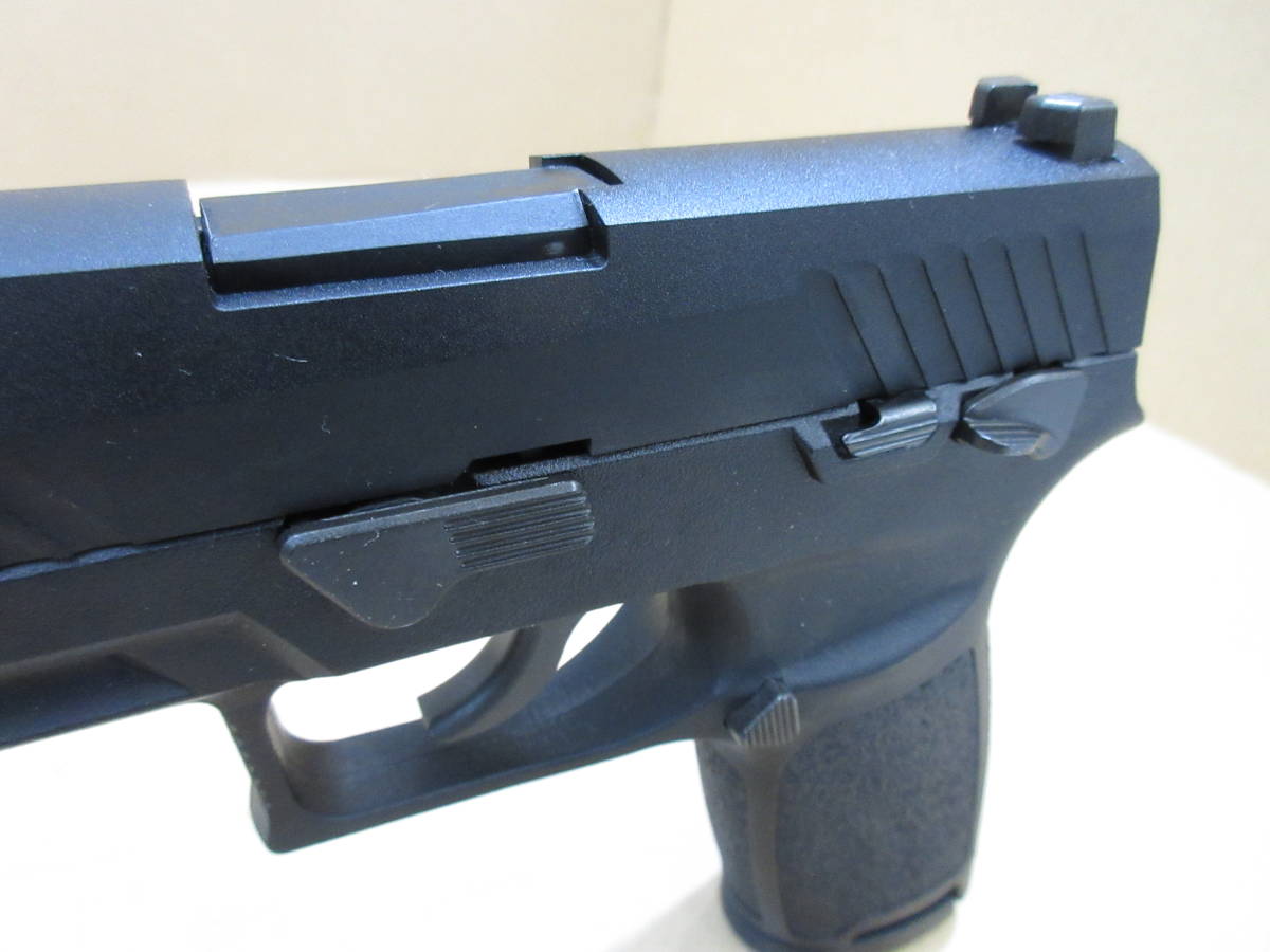 AEGガスブローバックハンドガン SIG SAUER P320 M18(ブラック)中古品 スペアマガジン 元箱付き ガス漏れなし 動作確認済み 初速62m/s_画像8