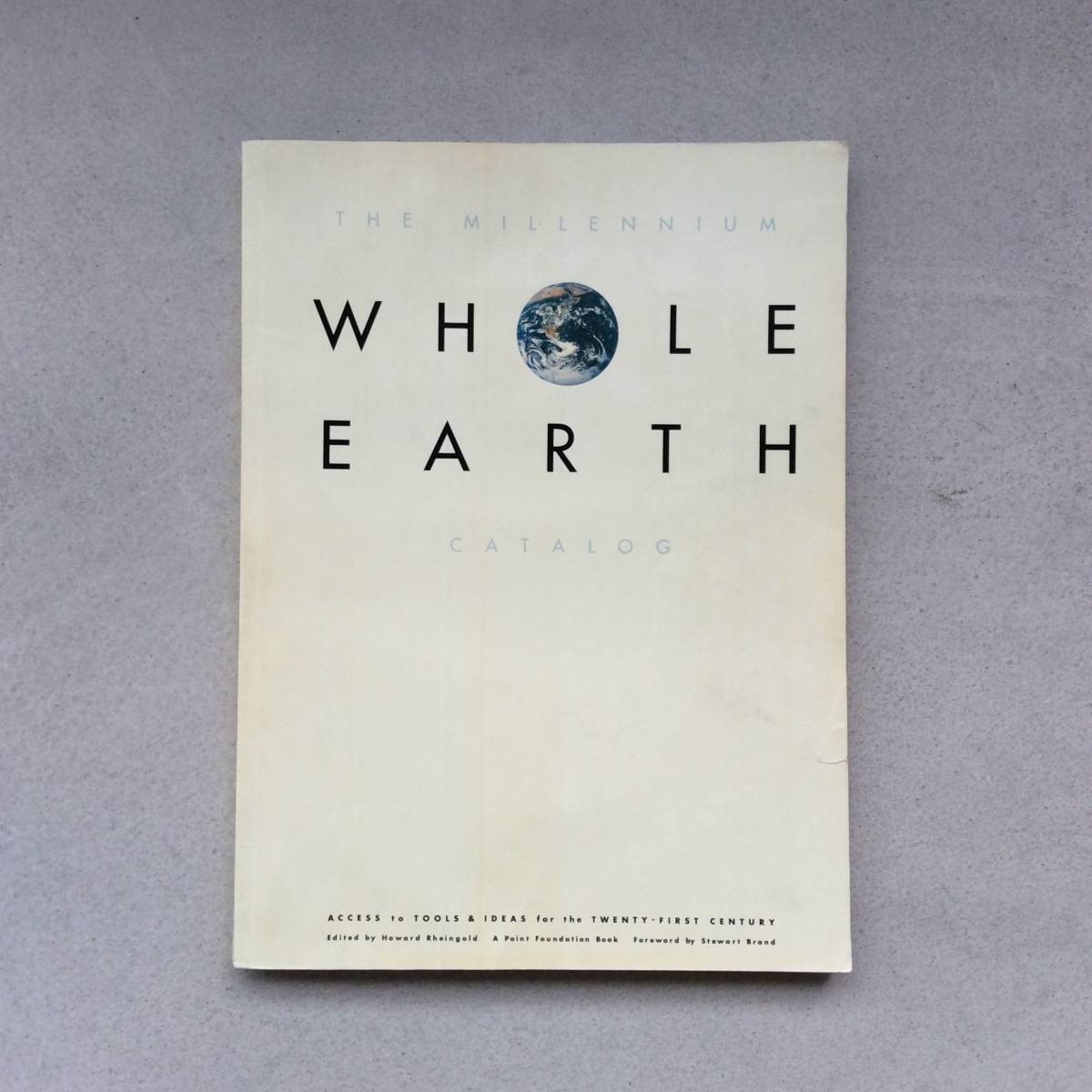 ラウンド THE MILLENNIUM WHOLE EARTH CATALOG（ミレニアム ホール