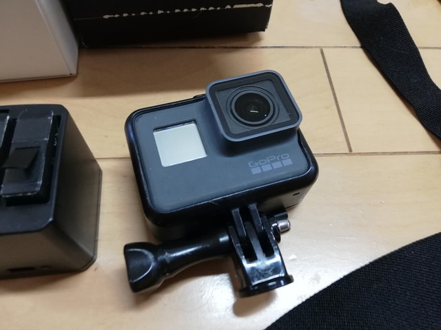 GoProアクションカメラHERO６Blackの色々セット自撮り棒のおまけ付き