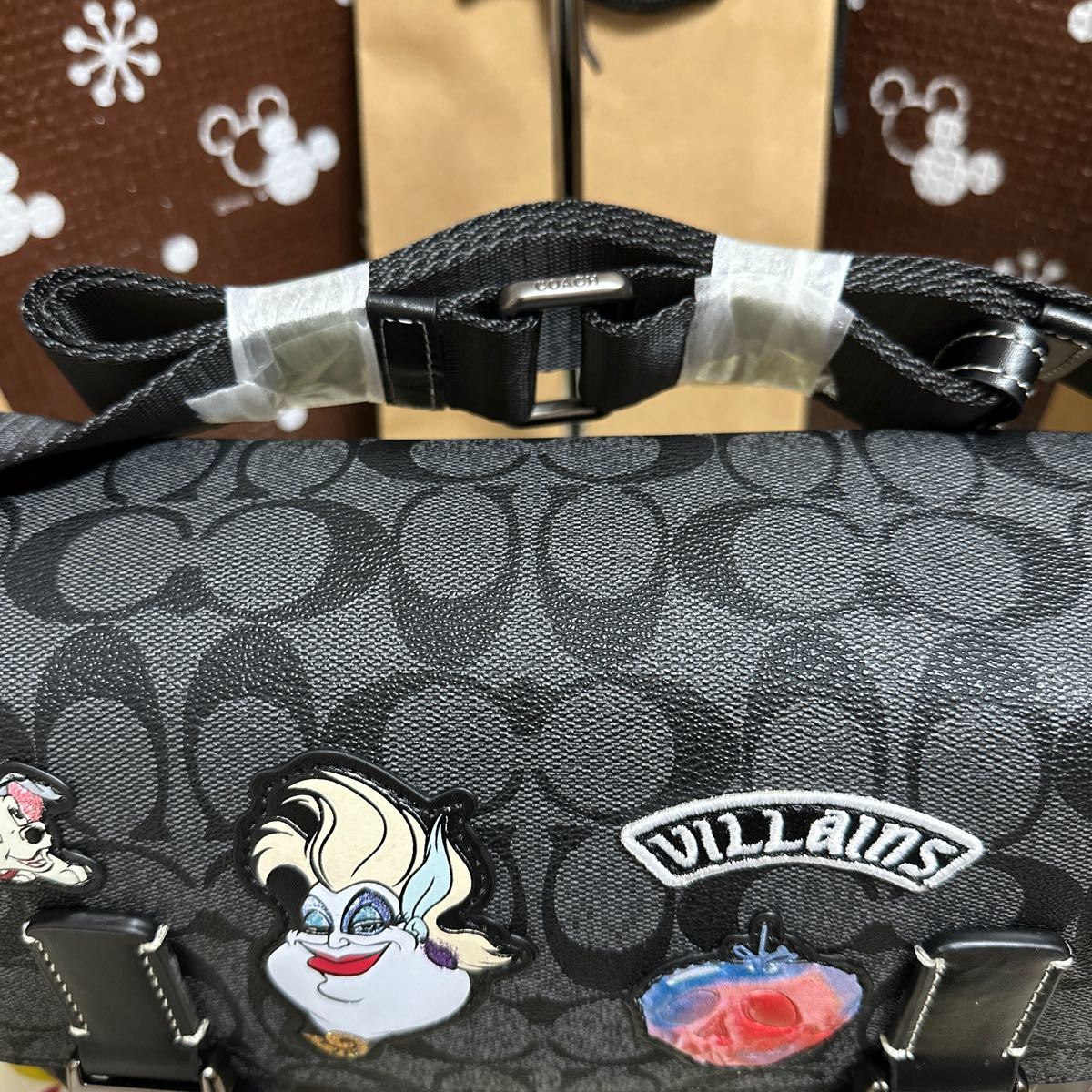 2022年のクリスマスの特別な衣装 新品 COACH Disney ヴィランズ