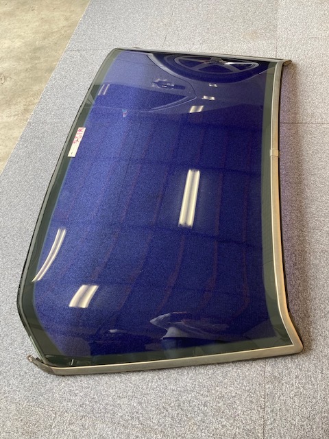 W124 sedan rear glass genuine products 