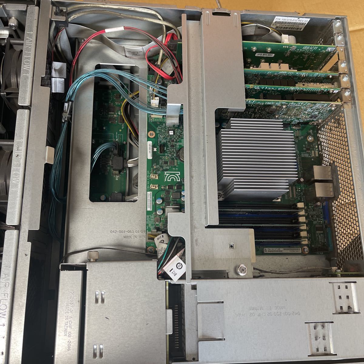 （T5）EMC ISILON NL E5-2407V2 メモリ　16GBx3枚　重さ28KGぐらい_画像5