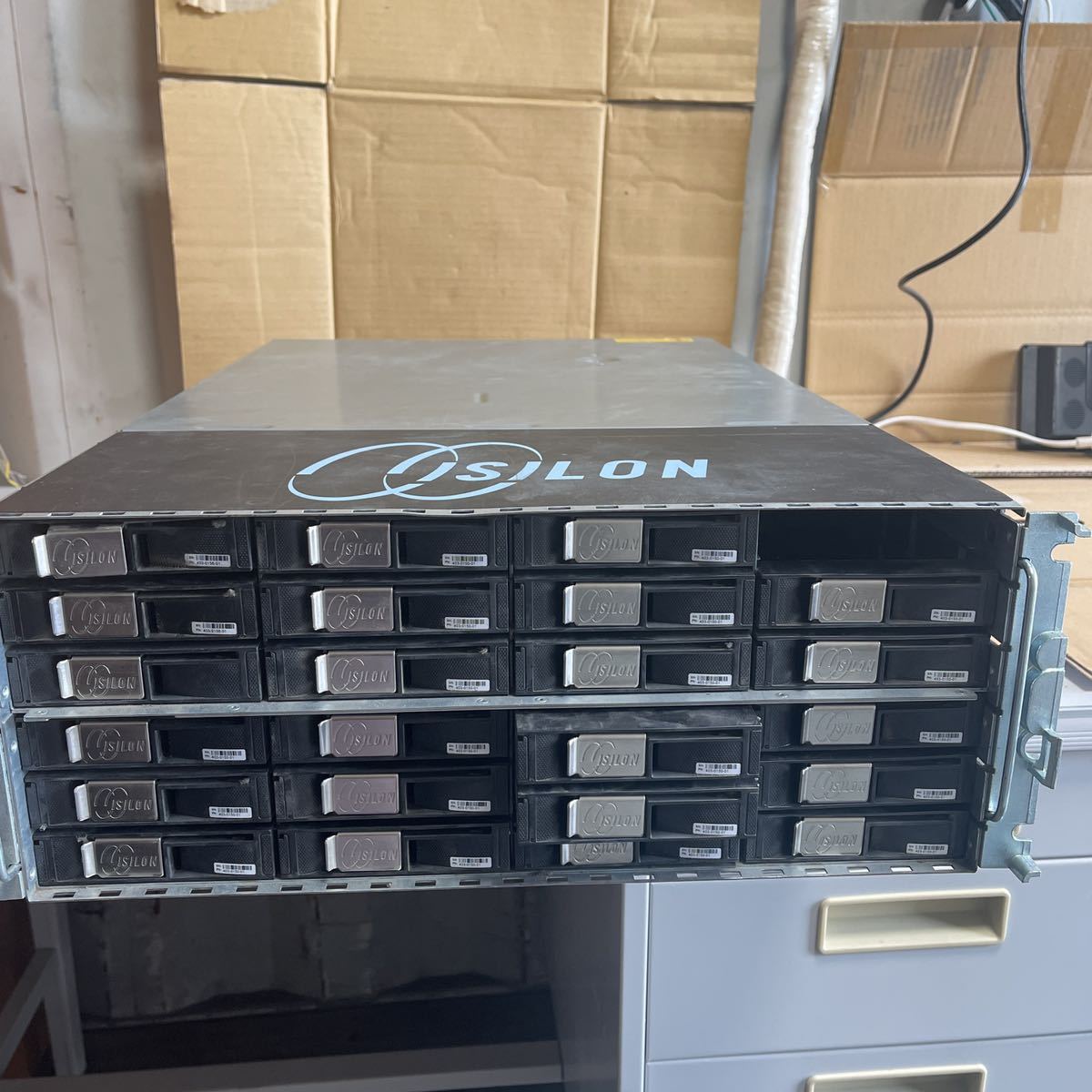 （T5）EMC ISILON NL E5-2407V2 メモリ　16GBx3枚　重さ28KGぐらい_画像3