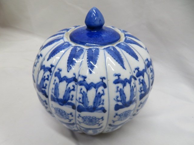 都内でアンティーク/コレクション中国 蓋付壺 高さ16cm×15cm 陶磁器 時代物 古美術品 骨董