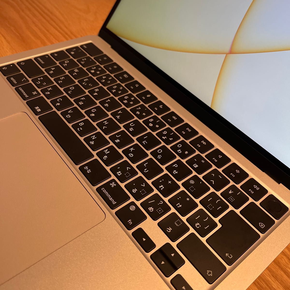 MacBook Air スターライト ［MLY13J/A］ 256GB M2 2022モデル 