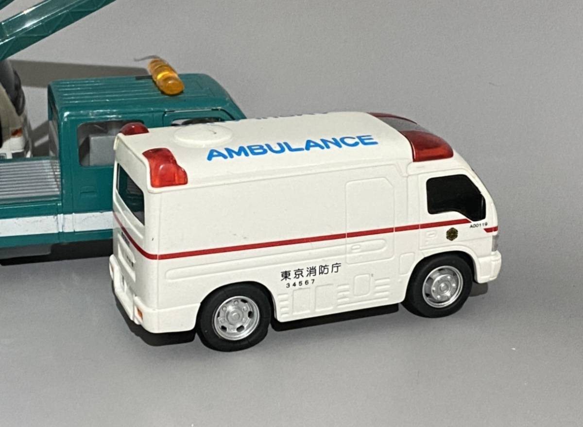 1円〜 ミニカー 8台売り 1/35 Isuzu ◆ Police Fire Ambulance Recycle Forklift Crane Construction Dump Truck ◆1/43スケールより大きい_画像5