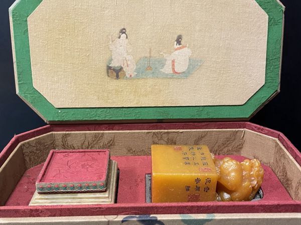 ヤフオク! - 古びた蔵『清 古寿山石 田黄石彫り 人物故事印章