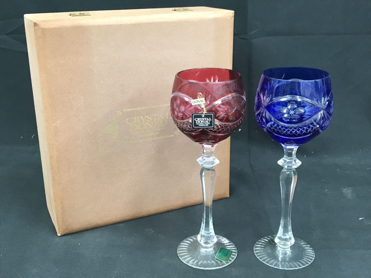 1102-996TM⑮17115 グラス CRYSTAL DONAU クリスタルドナウ 切子 ワイングラス 食器 レッド 赤 ブルー 青 ケース付き_画像1