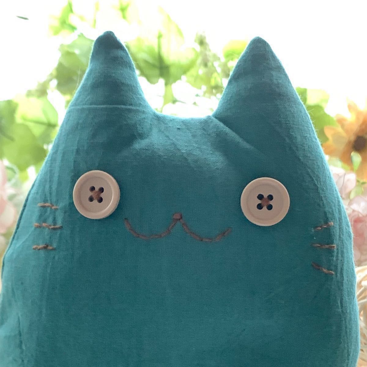 【ハンドメイド】グリーンの猫のぬいぐるみ