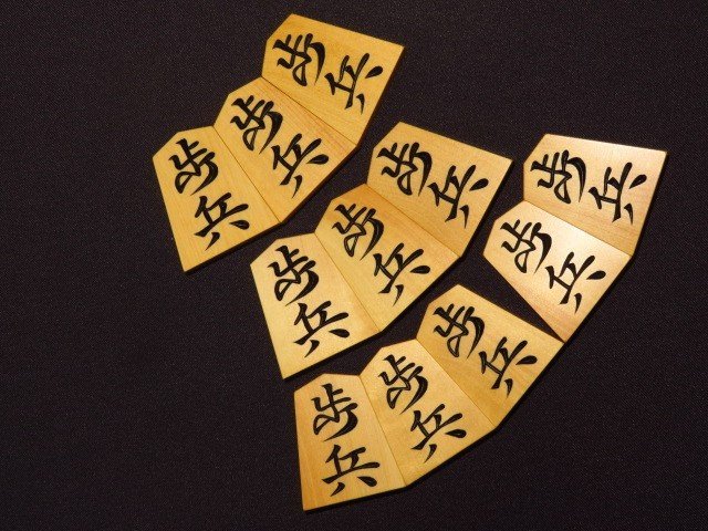 △隆月作奥野錦旗島黄楊斑入上柾目彫埋将棋駒△未使用品 駒袋 △隆月作奥野錦旗島黄楊斑入上柾目彫埋将棋駒△未使用品 駒袋