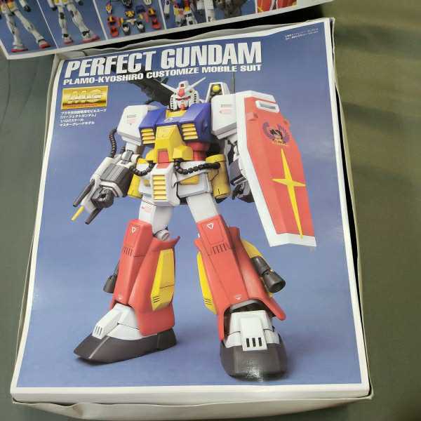 パーフェクトガンダム MG 1/100 プラモ狂四郎 赤バンダイ初版 パーフェクトガンダム MG 1/100 プラモ狂四郎 赤バンダイ初版