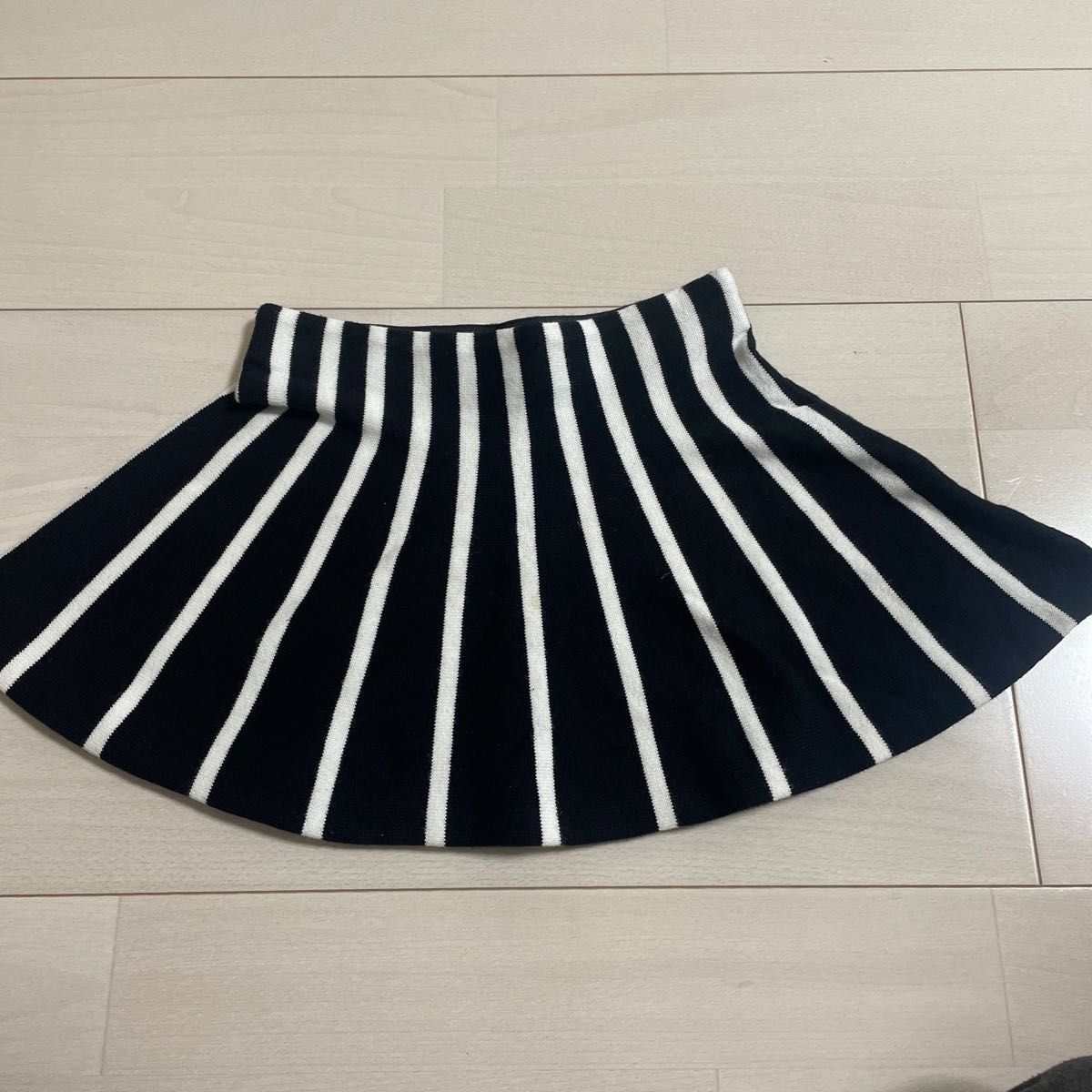H&M ニットスカート　110 白黒　ボーダー　Aライン　フレア フレアスカート