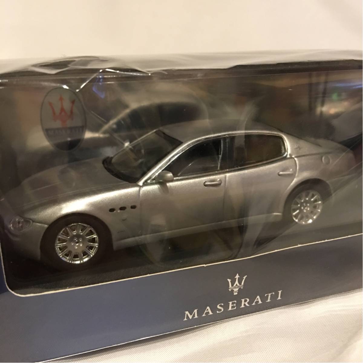 1/43 MASERATI クワトロポルテ シルバー ミニカー マセラティ クアトロポルテ モデルカー ディーラー限定_画像2