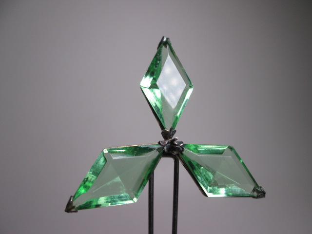 【江月】アンティーク・瑞々しい緑硝子の三菱形のかんざし_画像2