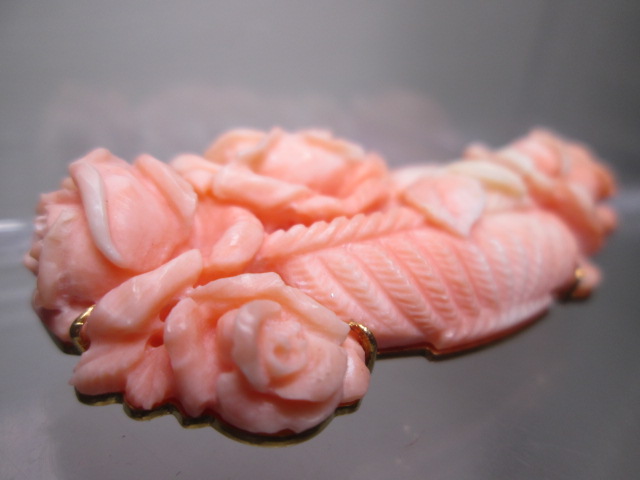 【江月】アンティーク・K18 本珊瑚 薔薇花籠彫刻の帯留め 22,12g 木箱付 鑑別書付_画像3