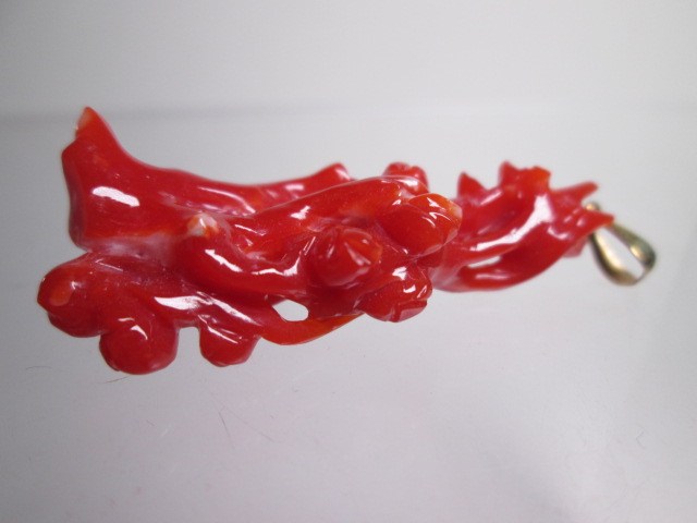 【江月】K18 血赤珊瑚の花透かし彫刻のペンダントトップ 4,75g