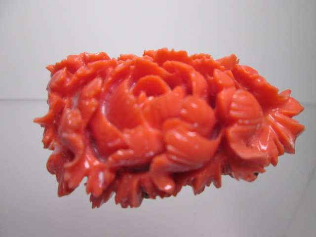 【江月】K18 赤珊瑚 牡丹彫刻の帯留め 42,56g_画像2