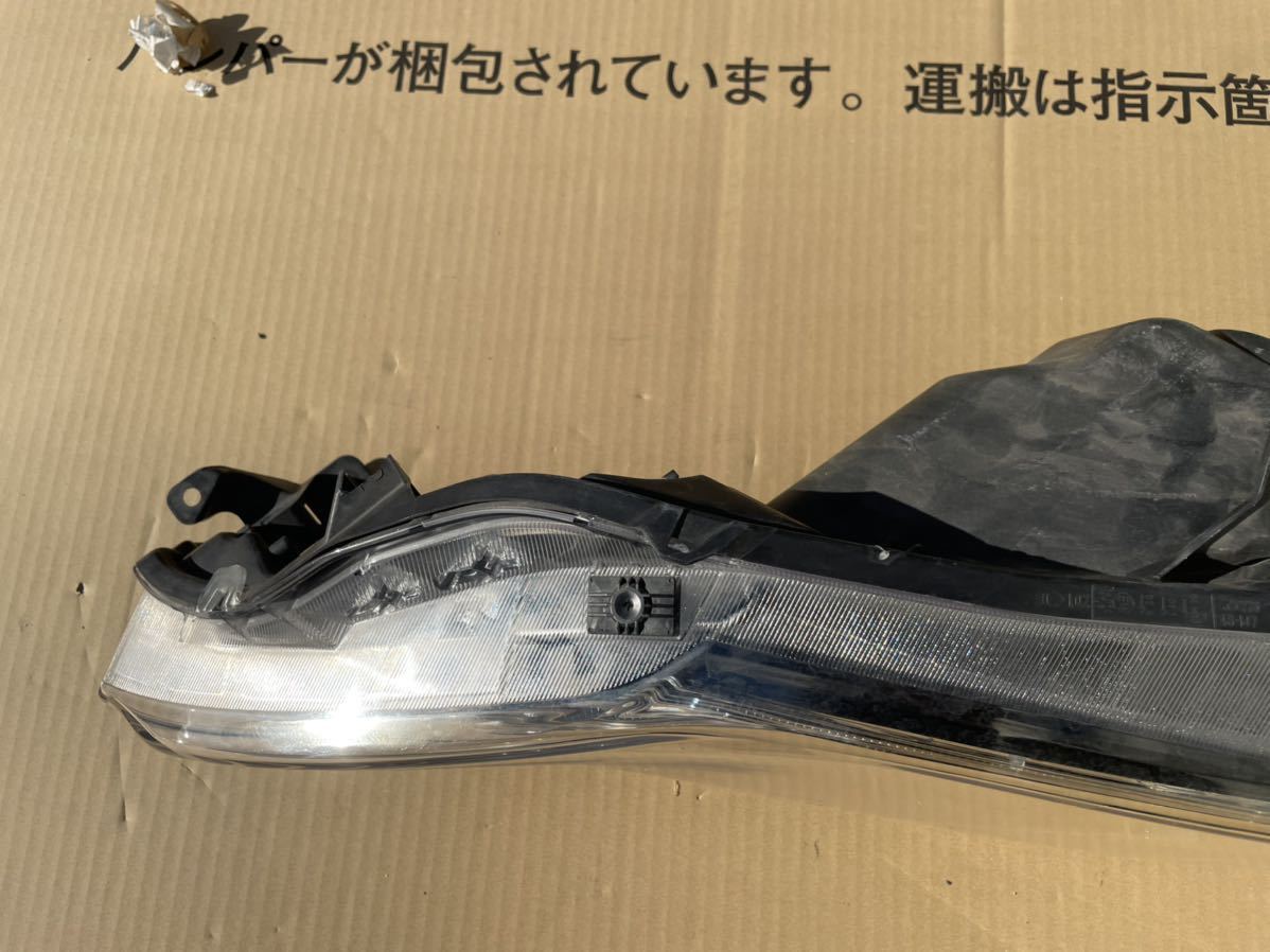 ハリアー前期 左LEDヘッドライトAVU65W ZSU65W ZSU60W 81150-48890