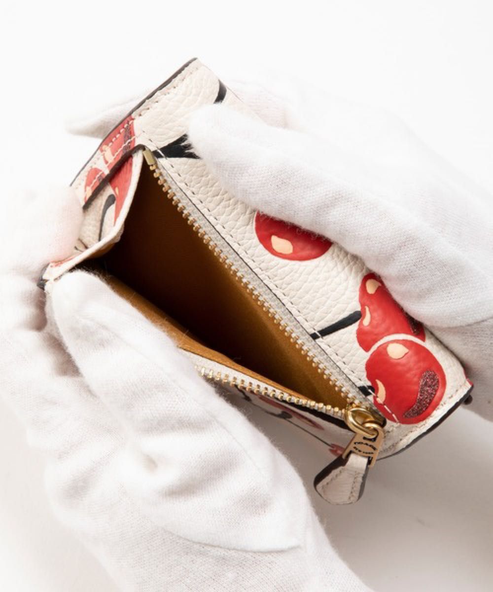 新品・未使用】coach さくらんぼ チェリー プリント 三つ折り 新品・未使用】coach さくらんぼ チェリー プリント 三つ折り