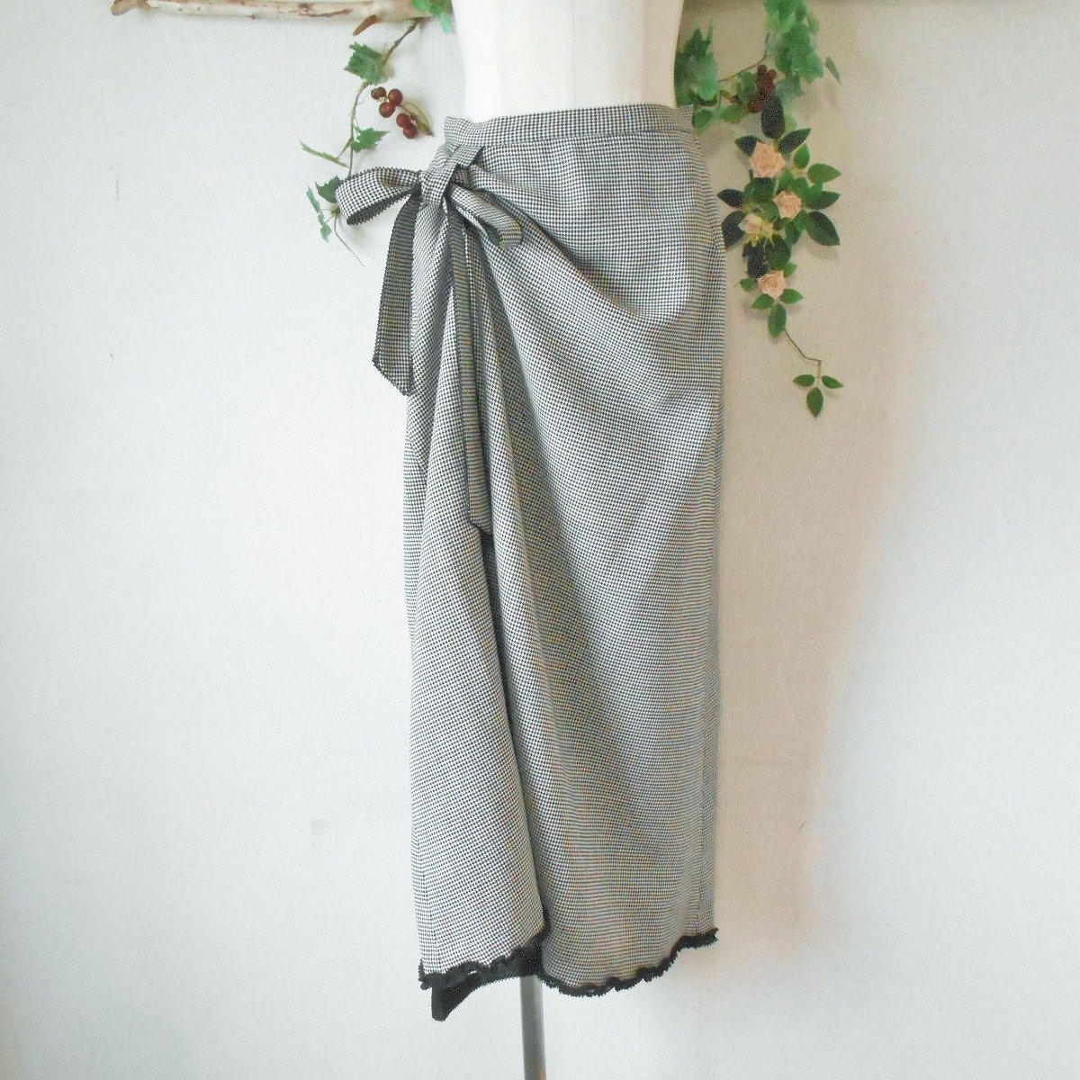 未使用 カネコイサオ KANEKOISAO 裾 シフォン フリル たくし上げ 付き スカート