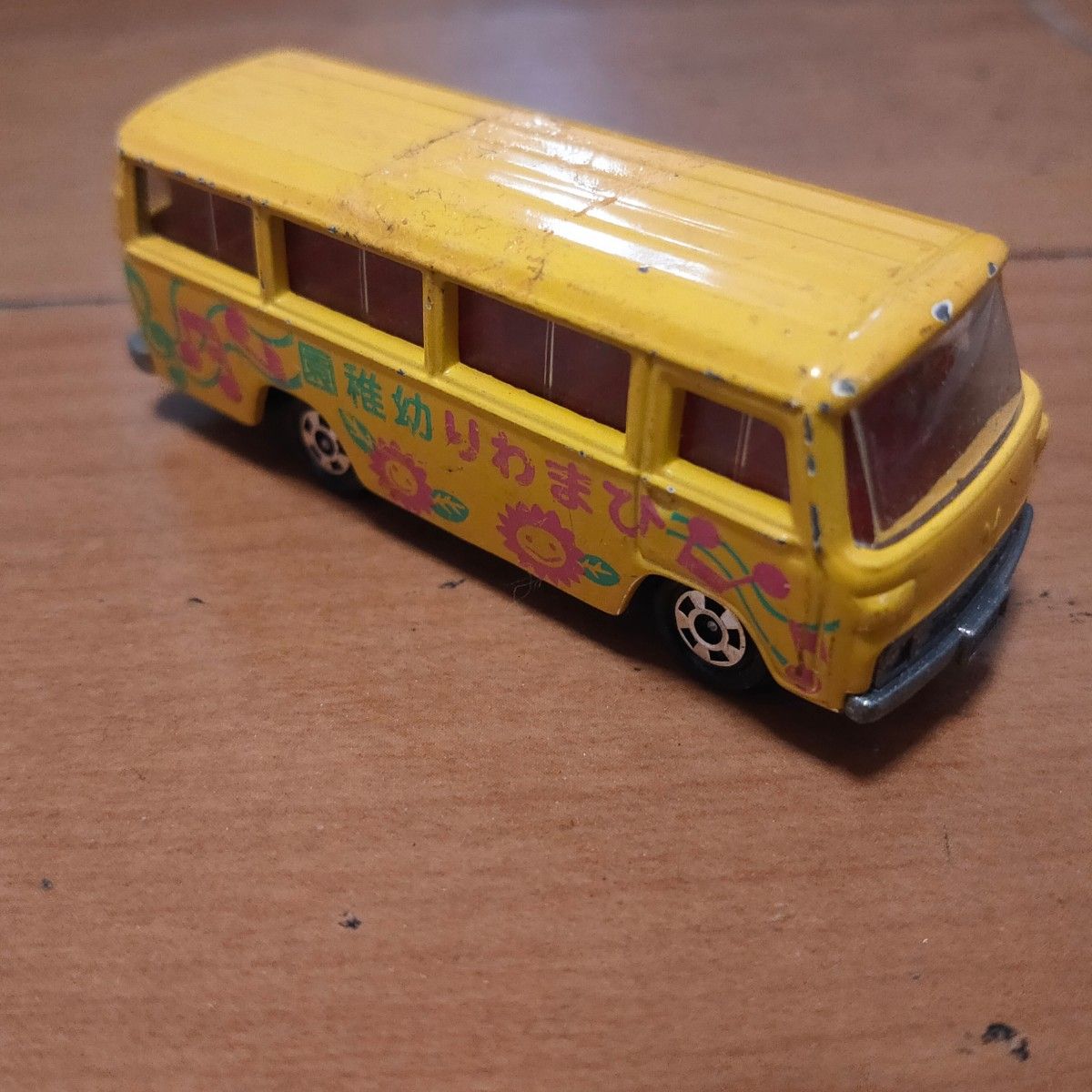 トミカ　幼稚園の送迎バス　昔のミニカー
