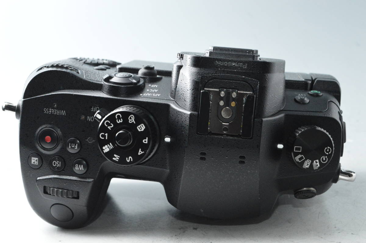 #8729【外観美品】 Panasonic パナソニック LUMIX DC-GH5 ボディ_画像3