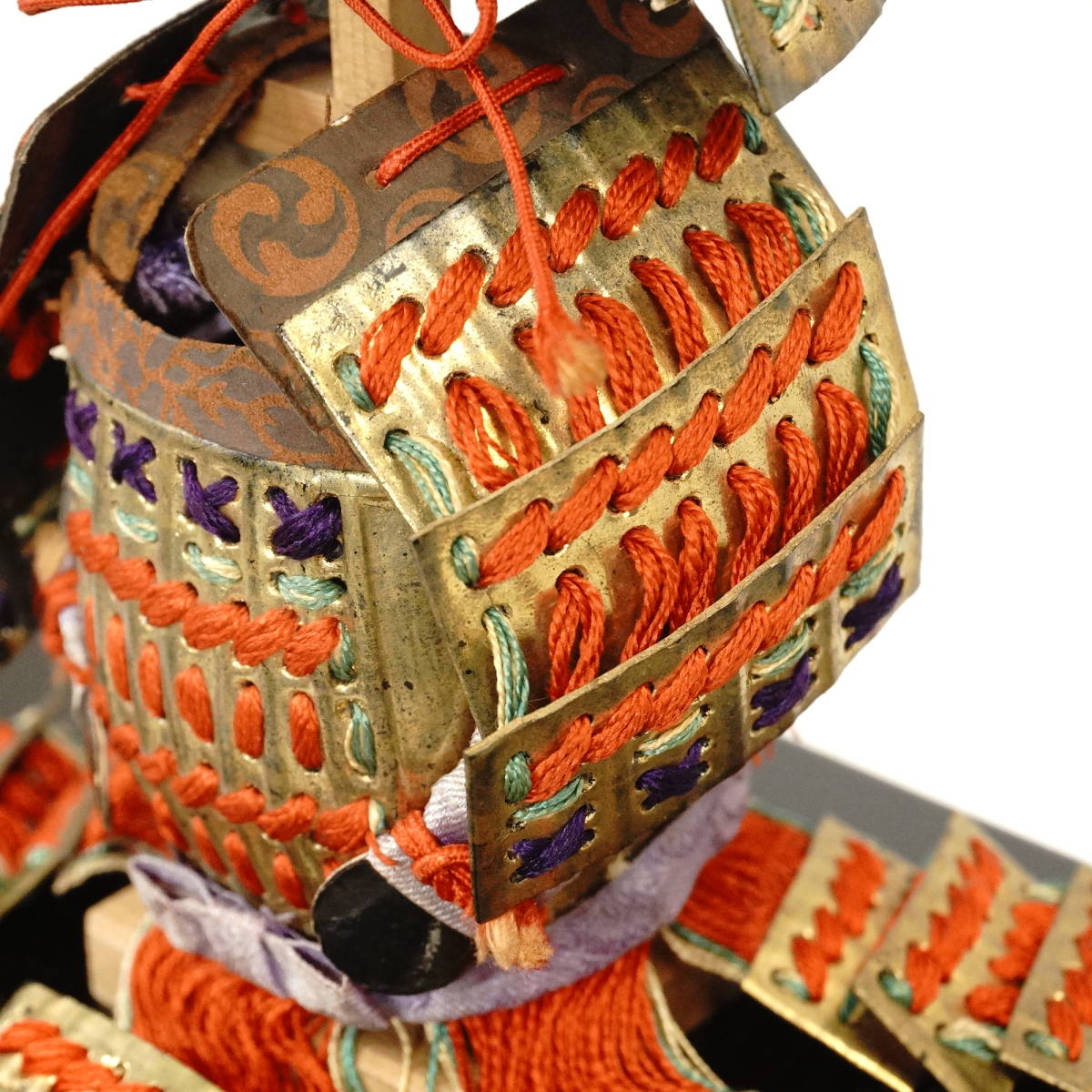 貴重! 明治〜大正期 五月人形 鎧飾り 甲冑兜 高さ26cm 元箱付き 時代を超えた味わいたっぷり日本のアンティーク IKT411_画像6