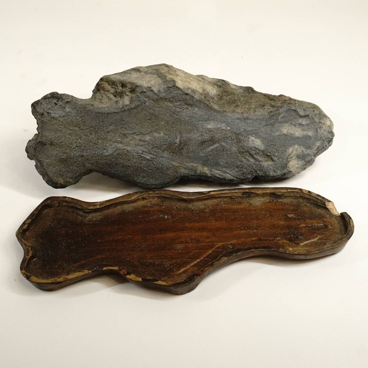 ヤフオク! - 天然石 置物 山脈型 磨き石 台座付オブジェ 水石 盆石