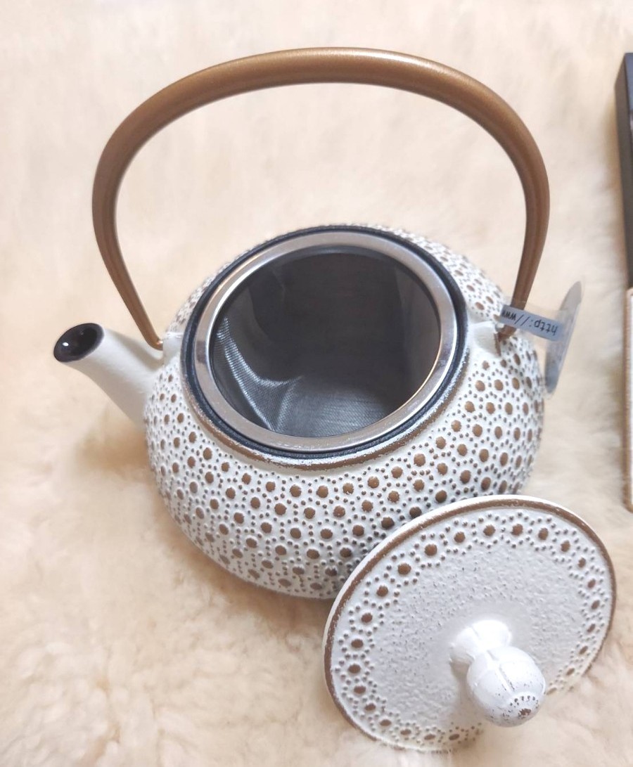 新品未使用 贈答用梱包済 南部鉄器 カモミール No 5 白 急須 新品未使用 贈答用梱包済 南部鉄器 カモミール No 5 白 急須