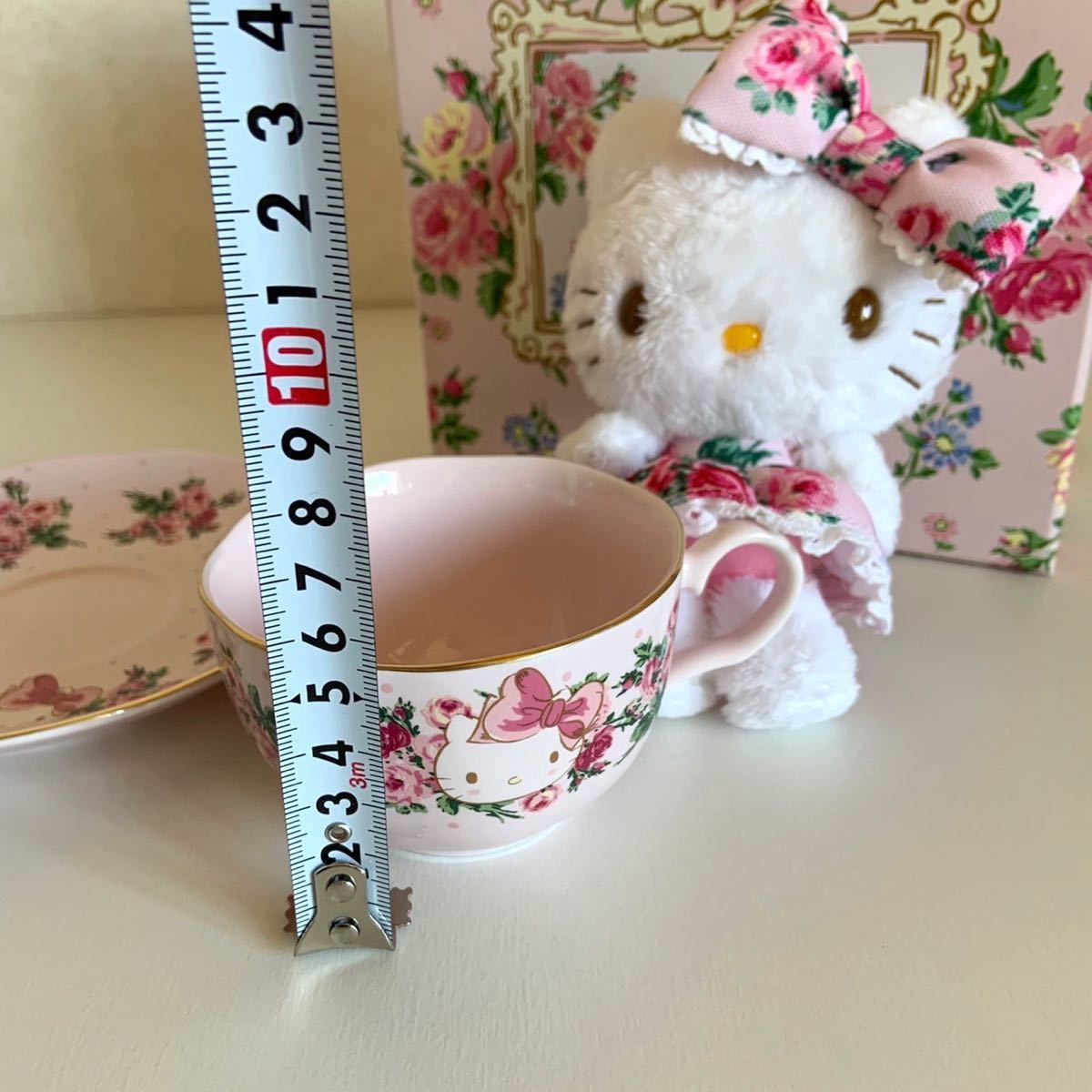 未使用品 ハローキティ × ローラアシュレイ ティーカップ 未使用品 ハローキティ × ローラアシュレイ ティーカップ