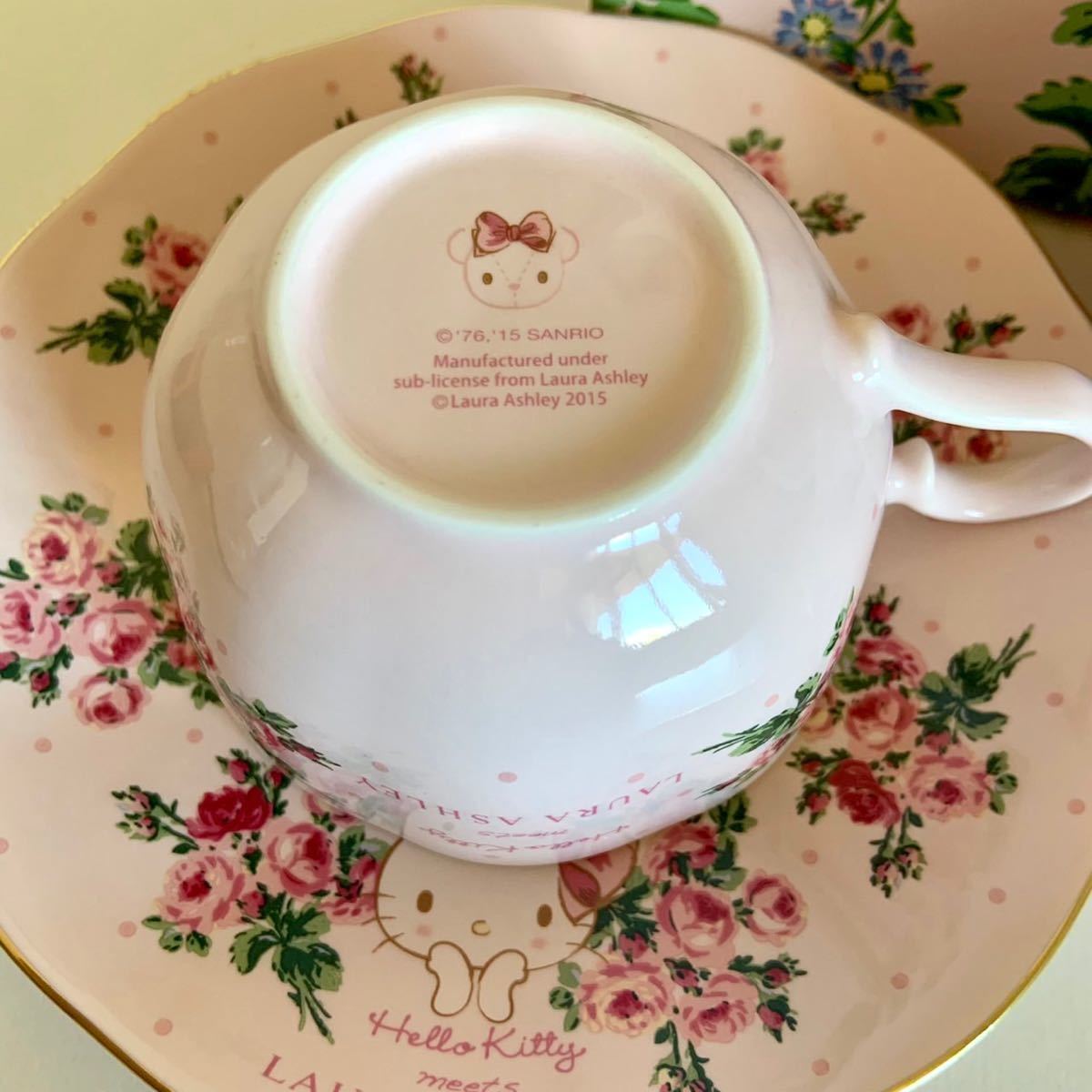 未使用品 ハローキティ × ローラアシュレイ ティーカップ 未使用品 ハローキティ × ローラアシュレイ ティーカップ