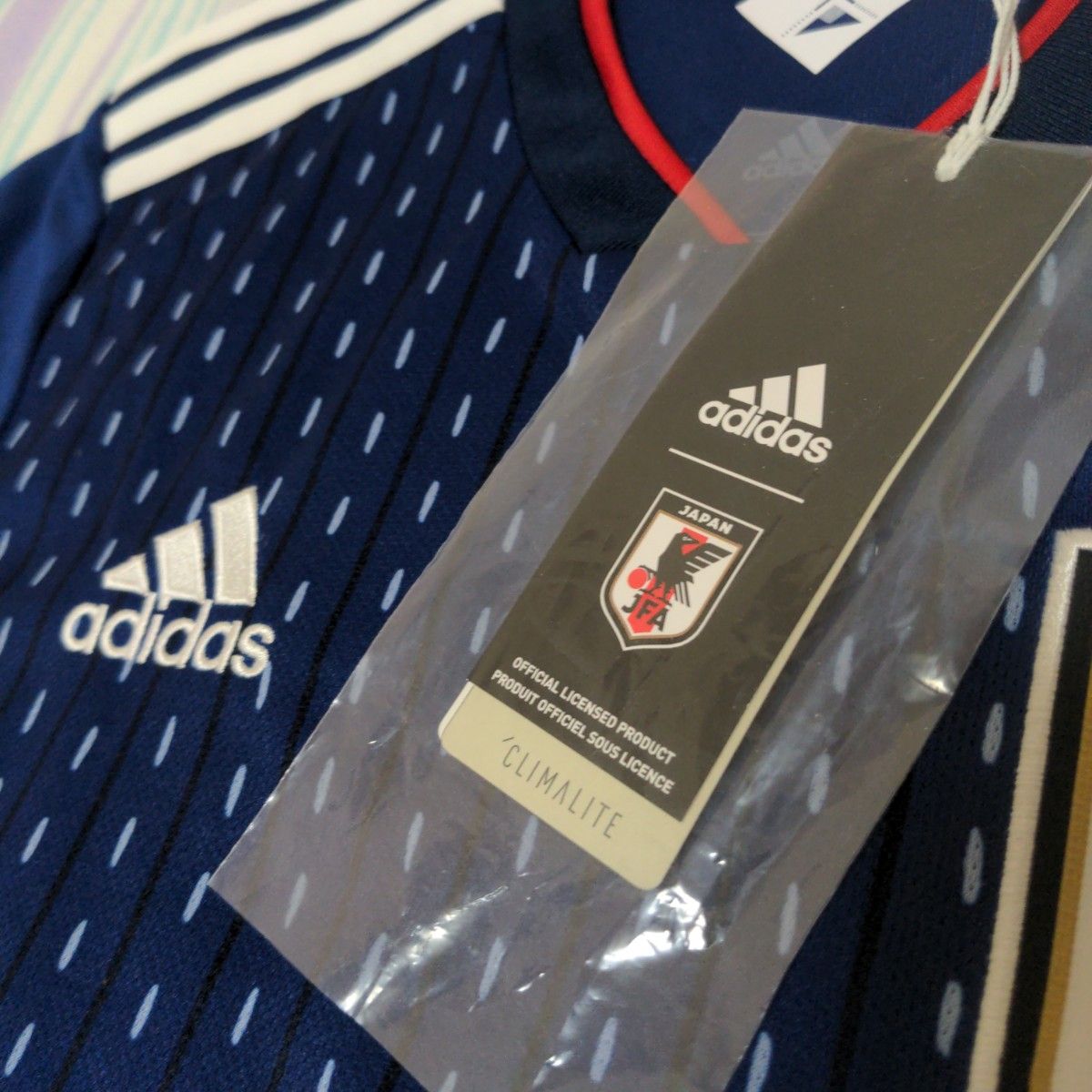 アディダス サッカー日本代表ユニフォーム ハローキティコラボ