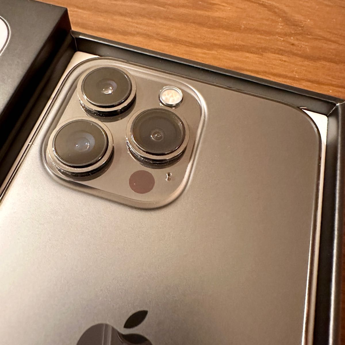 美品 グラファイト iPhone 13 Pro 256 SIMフリー 保証残あり ケース付