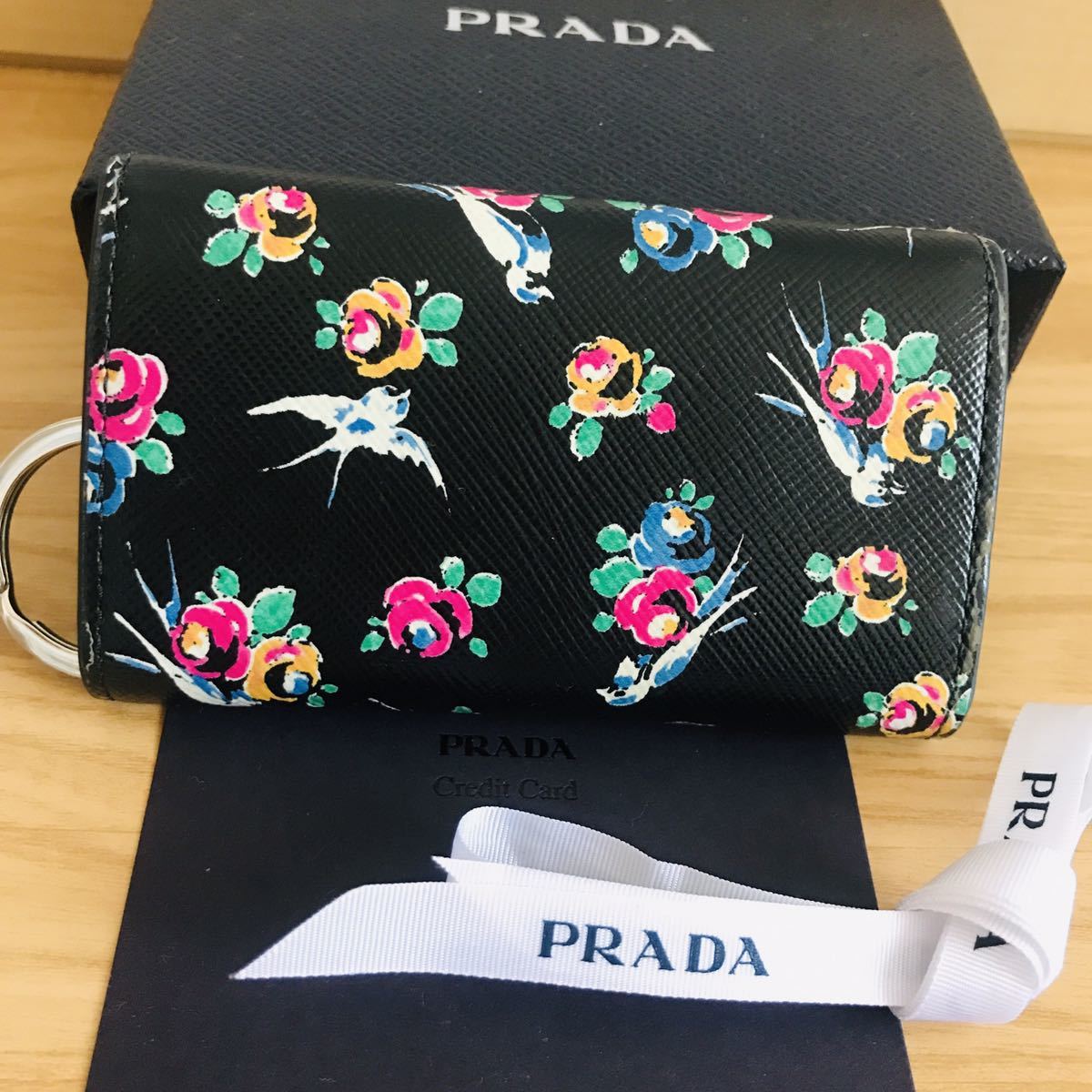 激レア　新型　美品　PRADA プラダ　フラワー　ツバメ柄　キーケース　黒_画像10