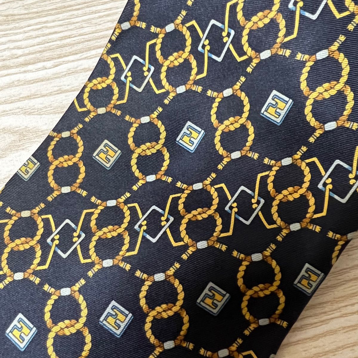 美品 FENDI フェンディ ネクタイ シルク100% ハイブランド 美品 FENDI フェンディ ネクタイ シルク100% ハイブランド