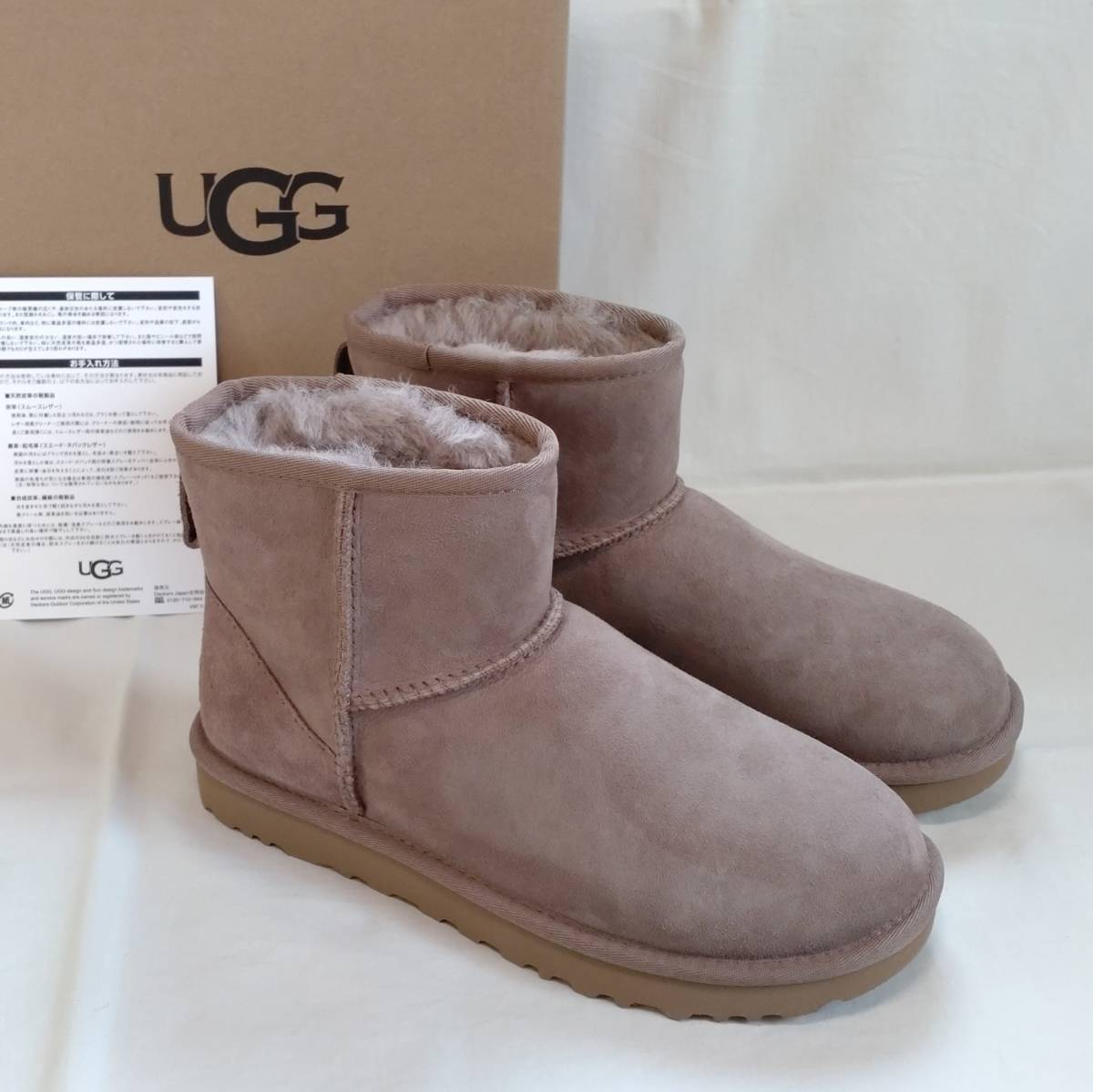 国内正規★新品 UGG アグ Classic Mini II クラシック ミニ ムートン ショート ブーツ US7/24 人気カラー calibou  ディッカーズジャパン