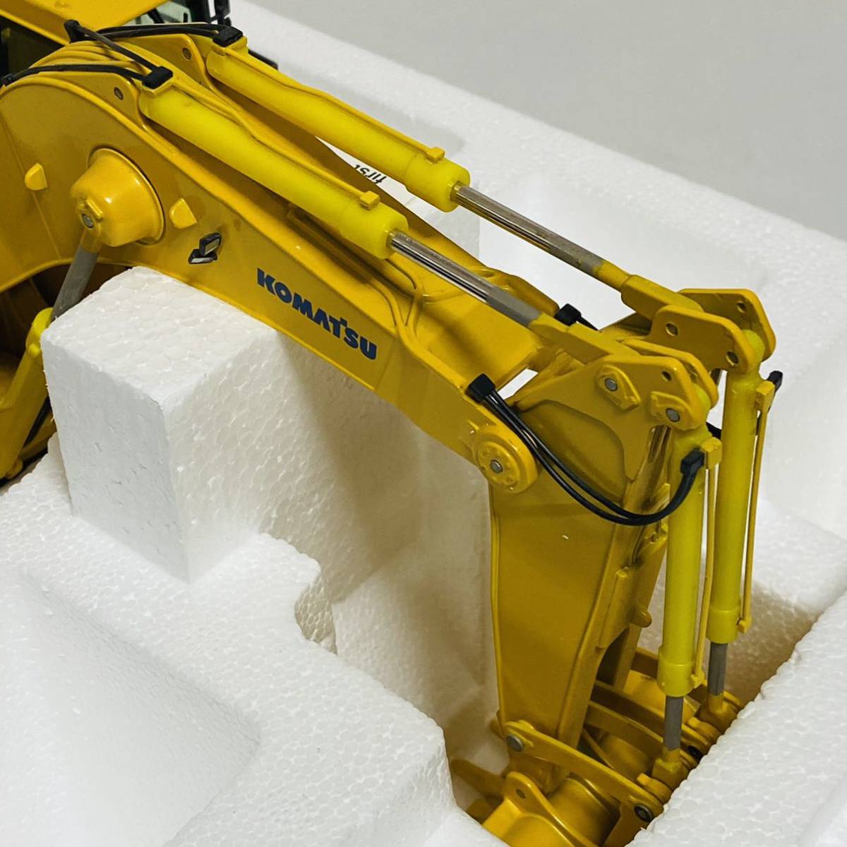 【美品】KOMATSU コマツ 1/50スケール 油圧ショベル パワーショベル バックホー PC2000-8 BACKHOE ダイキャストメタル モデルカー ミニカー_画像4