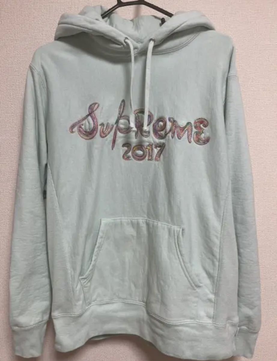 大人気商品 【M】supreme 17aw 刺繍ロゴフーディー 水色 - 通販