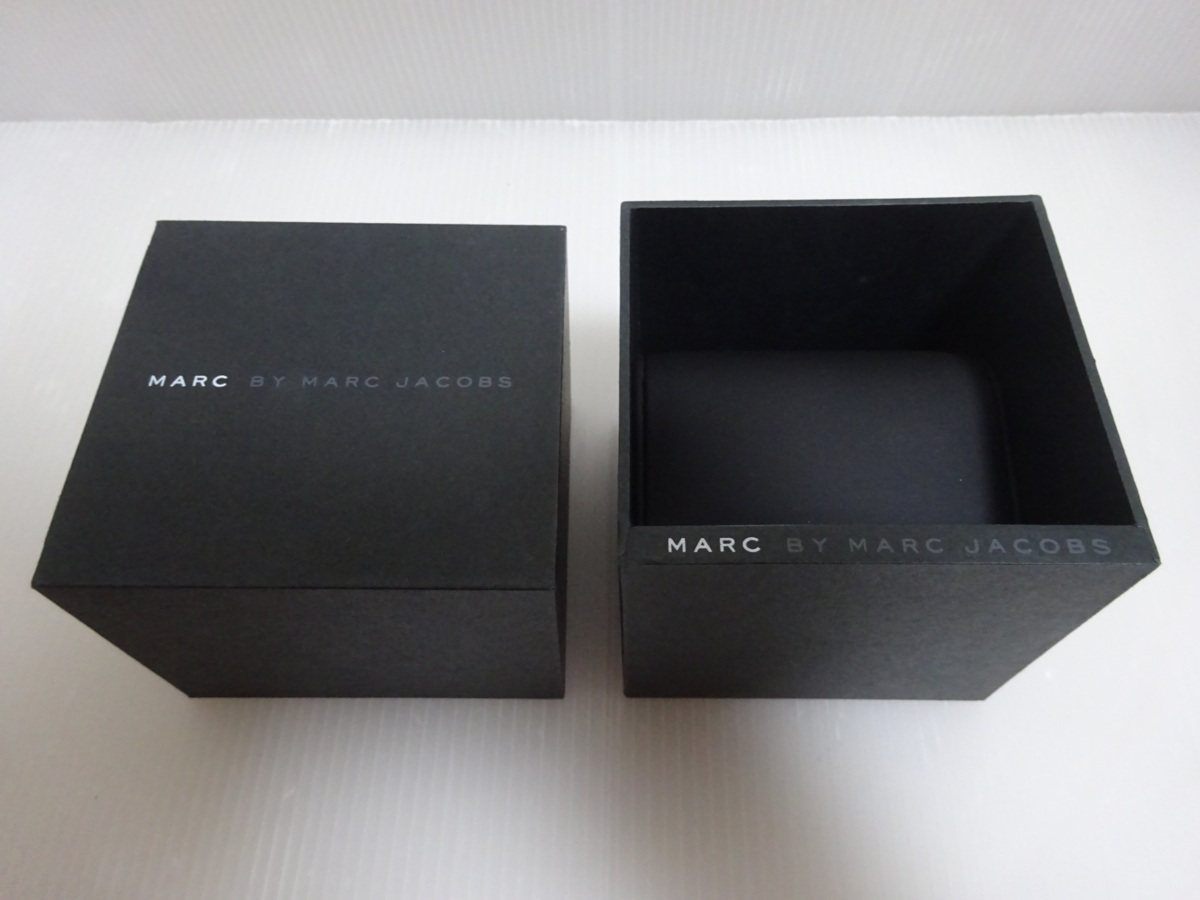 美品 マークバイマークジェイコブス Marc by Marc Jacobs 時計用 箱_画像2