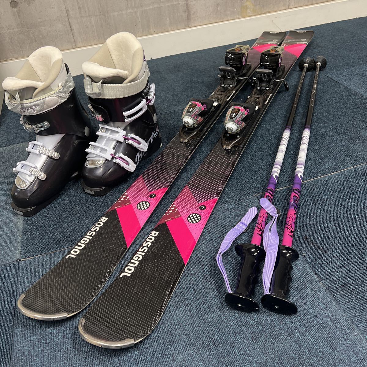 少し豊富な贈り物 板148cm ROSSIGNOL ブーツ24.5cm カービングスキーセット!メンテ済 女の子 子供 ポール105cm 板、ブーツセット 少し豊富な贈り物 板148cm ROSSIGNOL ブーツ24.5cm カービングスキーセット!メンテ済 女の子 子供 ポール105cm 板、ブーツセット
