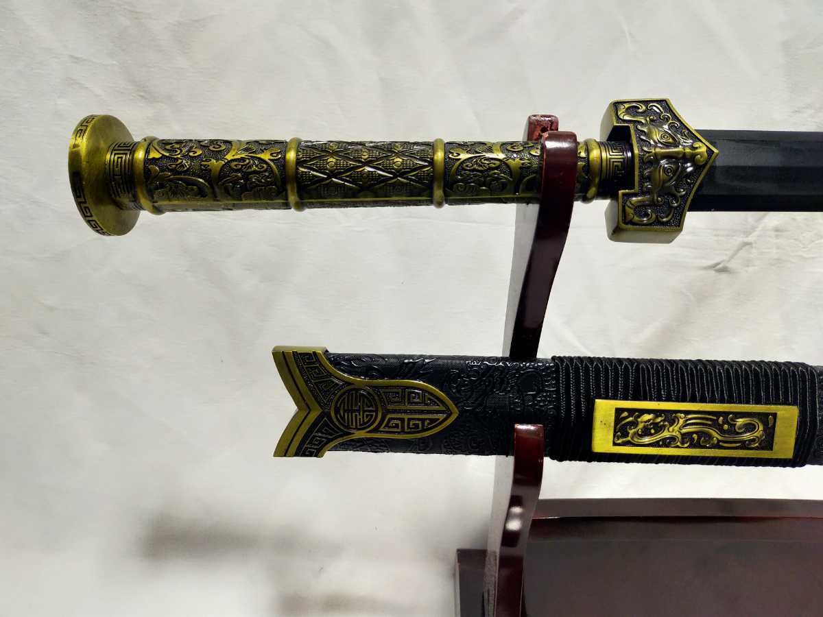 再入荷】 獅子竜漢剣 黒檀タイプ 古兵器 武具 刀装具 日本刀 模造刀