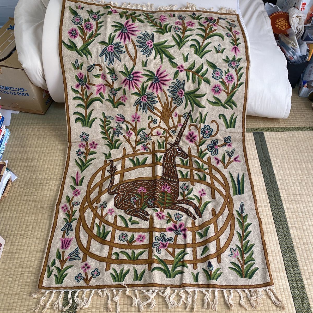 伝統的 手刺繍 チェーンステッチ 絨毯 マット ユニコーン ラグ フリンジ