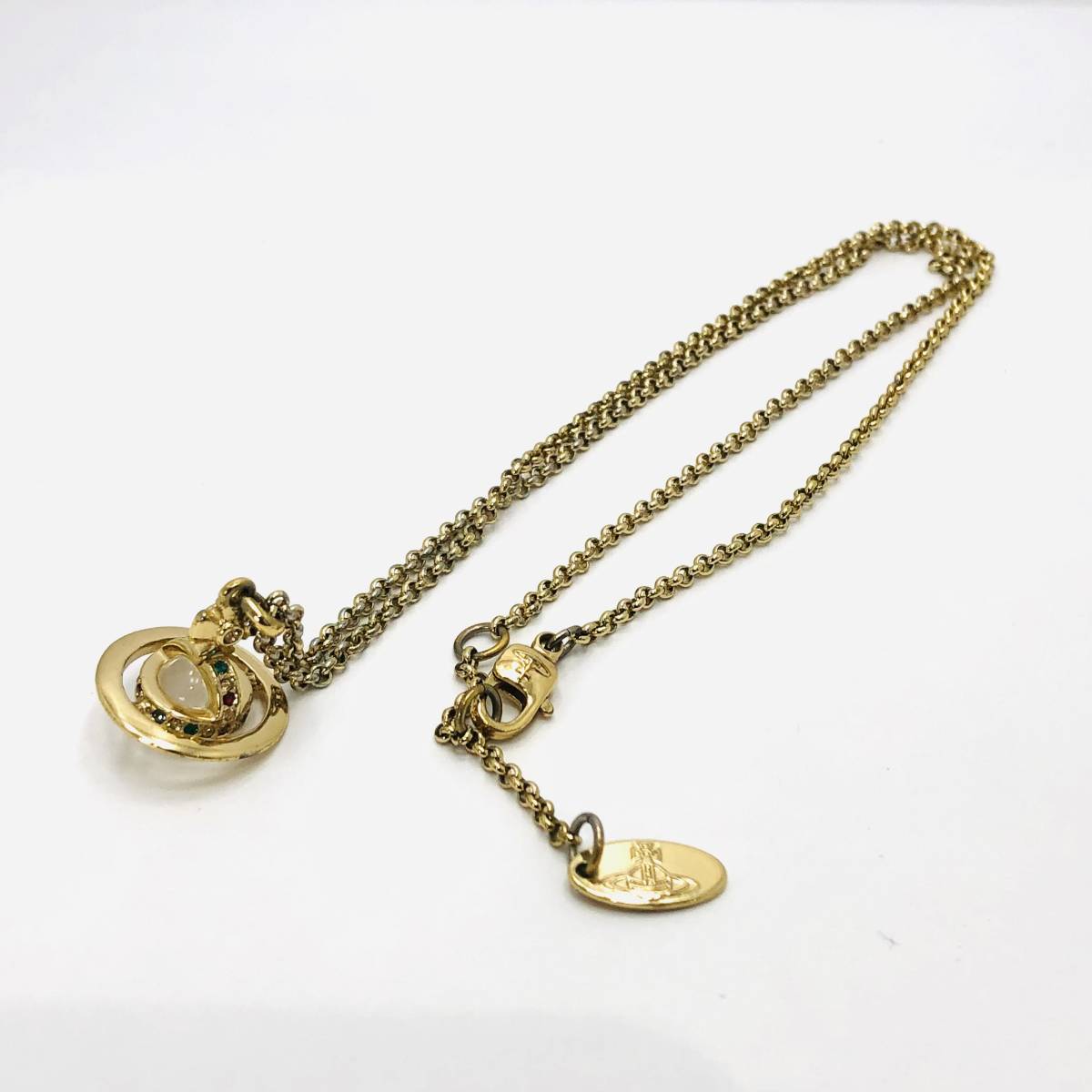 美品 Vivienne Westwood ヴィヴィアンウエストウッド オーブ ネックレス ゴールドカラー カラーストーン