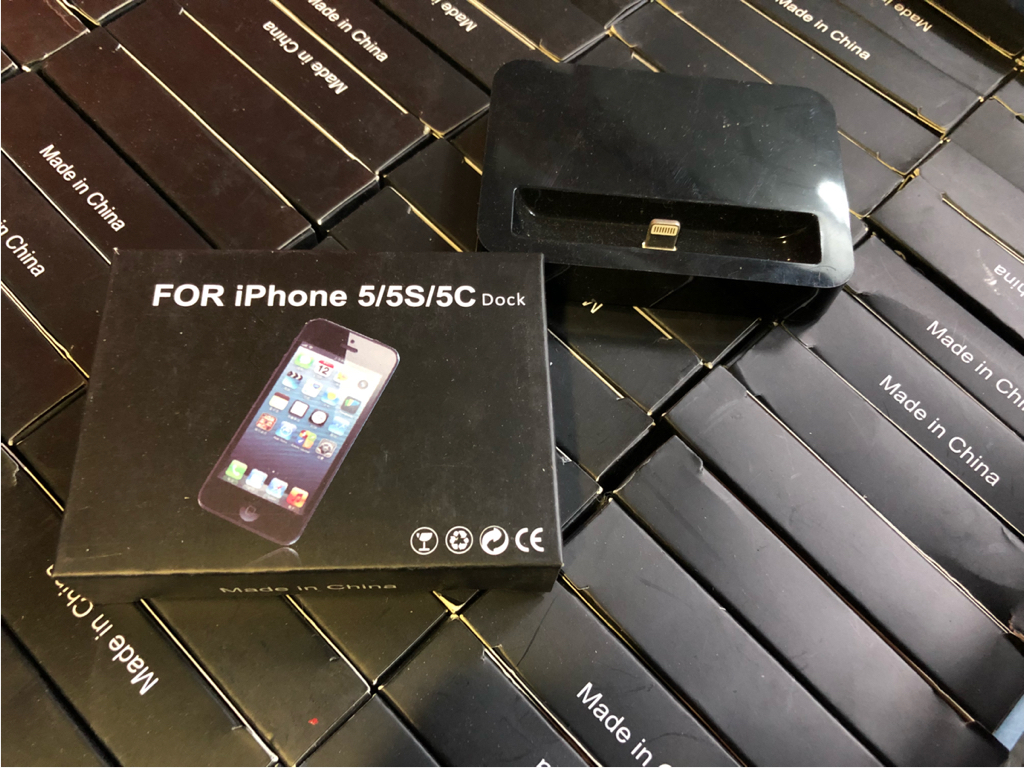 ○Z37未使用 FOR iPhone 5/5S/5C ドッグ 卓上ホルダー 238個セット○_画像1