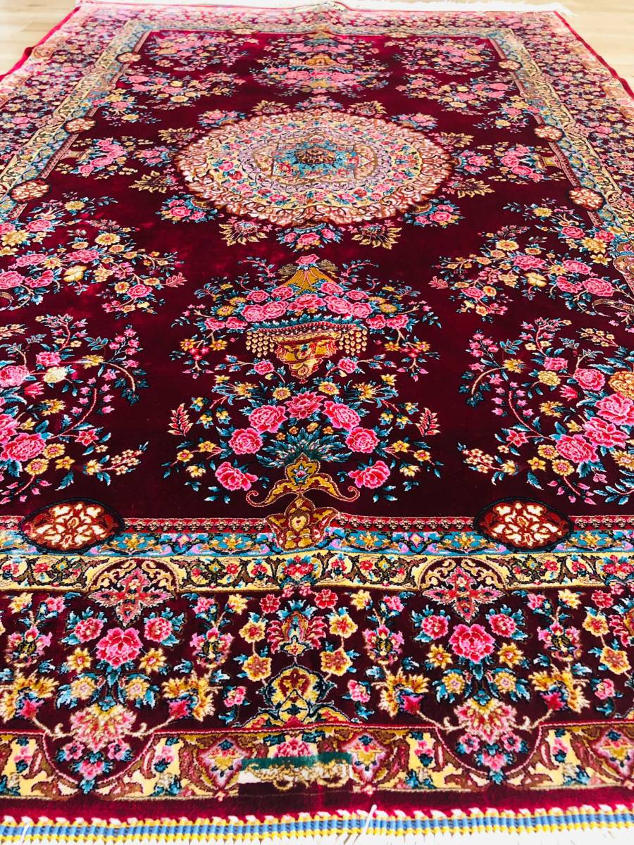 ペルシャ絨毯・最高級ハンド&マシン織り・ 世界最高密度150万ノット ・シルク調最高級品質・豪奢なクムデザイン 151cmx 92cm