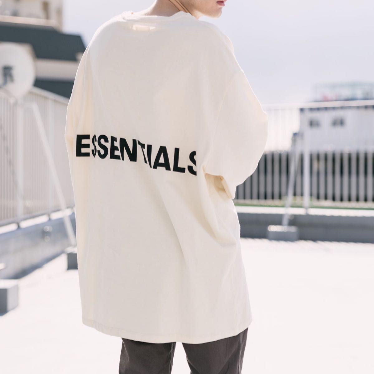 在庫有】 FOG Essentials ボンディング ロゴ Tシャツ ベージュ M