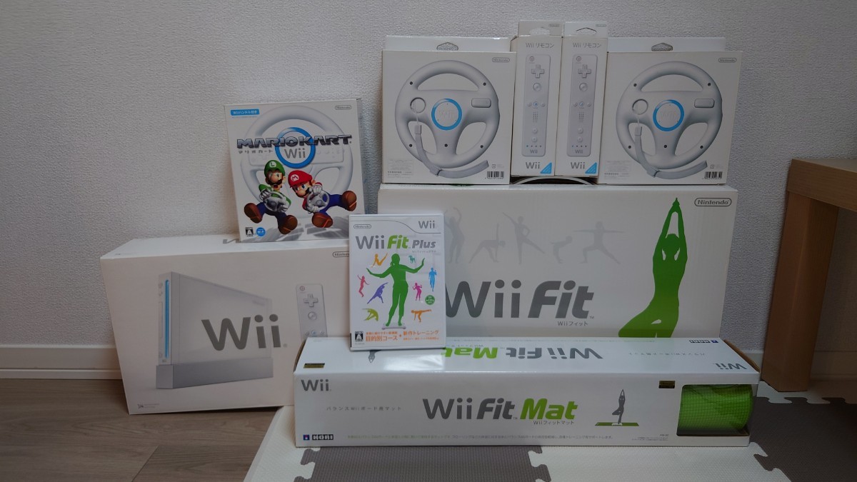 Wii本体/Wii Fitバランスボード&ソフト/マット/Wii Fitプラス単品/マリオカートWii/ハンドル2個/リモコン2個
