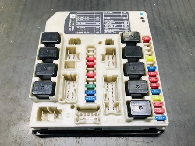 ノート DBA-E11 ヒューズボックス　IPDM_画像2