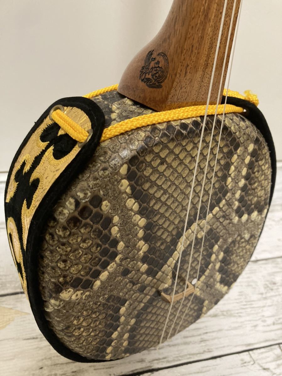 美品 三線 沖縄 蛇皮 高級 刻印あり和楽器 琉球