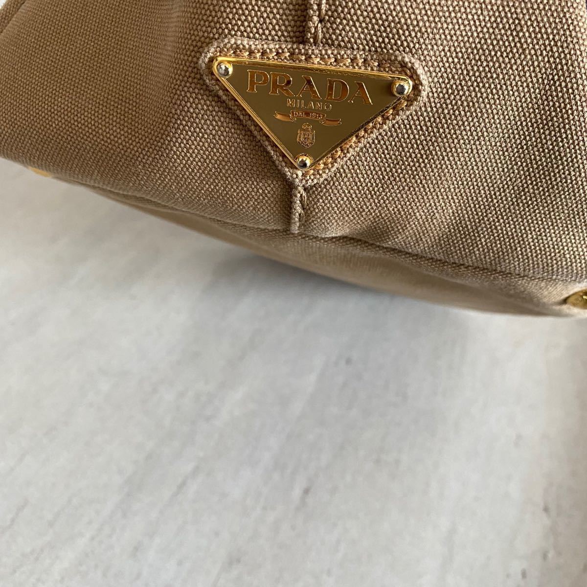 PRADA プラダ カナパMサイズ ベージュ ショルダーストラップ付き